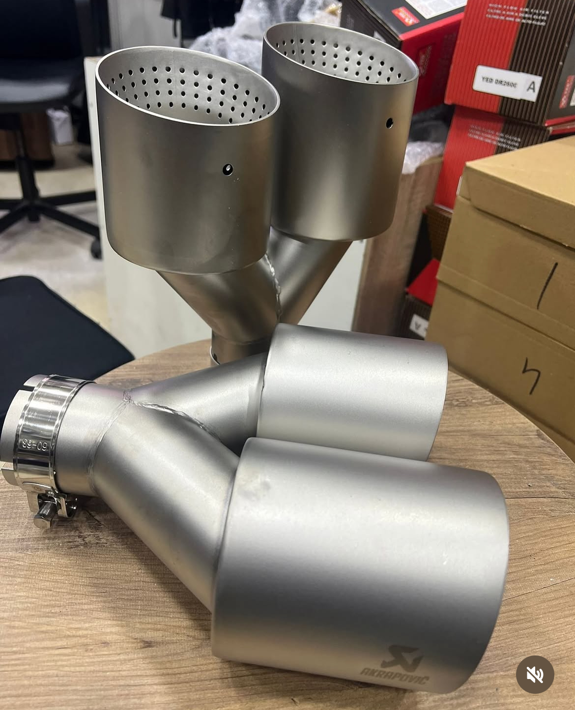 Kum Gri Mat Akrapovic